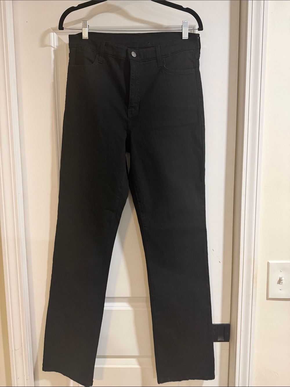 Women’s Not Your Daughters Jeans 6 Long Black Straight — Classic Everyday Style